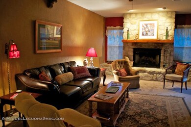 908 N Crockett St, Fredericksburg, TX 78624 - photo 5