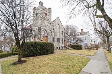 125 Circular St, Saratoga Springs, NY 12866 - photo 3