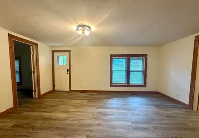 Entrance living/sitting area