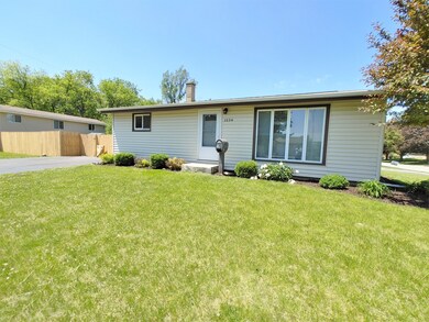 1539 Amarillo Dr, Carpentersville, IL 60110 - photo 3