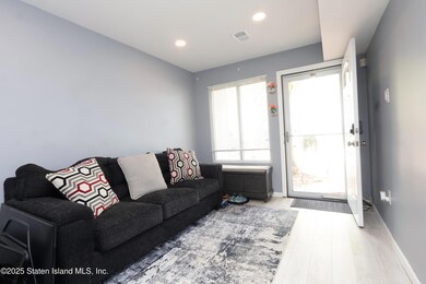 150 Ilyssa Way, Staten Island, NY 10312 - photo 3