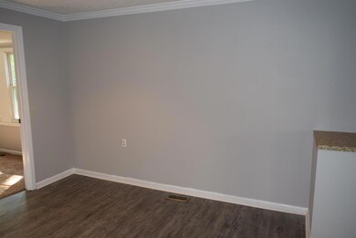 105 W Moore St, Manchester, TN 37355 - photo 5