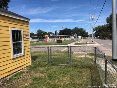 833 E Cedar St, Seguin, TX 78155 - photo 5