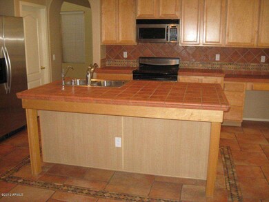 Kitchen island w/ prep sink