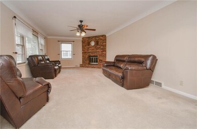 2612 48th Place, Des Moines, IA 50310 - photo 2