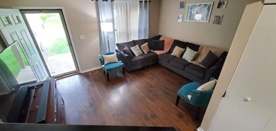2377 Edmondton Rd entry view