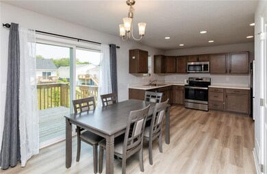 2378 Shadow Creek Cir, Des Moines, IA 50320 - photo 7