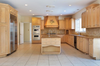 7 Iroquois Ct, Colts Neck, NJ 07722 - photo 4