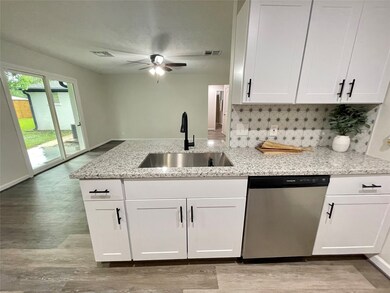 5925 Jerrycrest Dr, Pearland, TX 77584 - photo 4