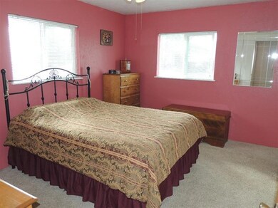 852 Lawnsdale Rd, Medford, OR 97504 - photo 7