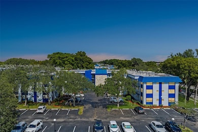 3140 Holiday Springs Blvd unit 9-102, Margate, FL 33063 - photo 3