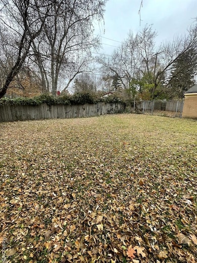 25292 Orchard Grove St, Southfield, MI 48033 - photo 4