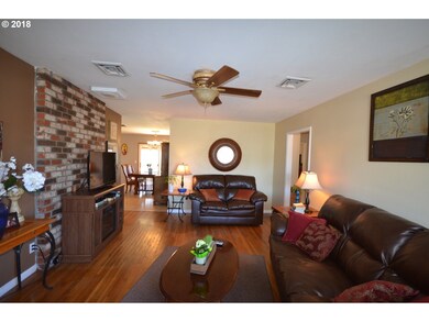 2102 E 12th St, the Dalles, OR 97058 - photo 3