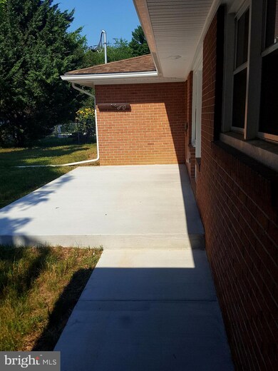 18727 Rolling Rd, Hagerstown, MD 21742 - photo 3