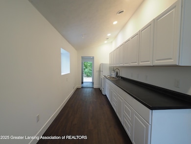 627 W Frederick Ave, Lansing, MI 48906 - photo 5