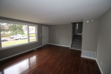 unlisted-address, Carpentersville, IL 60110 - photo 3