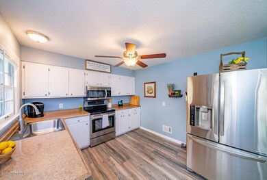 9322 Cloverwood Ln, Louisville, KY 40291 - photo 7