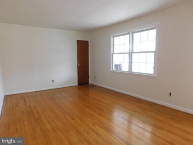 712 N Woodward Dr, Essex, MD 21221 - photo 3