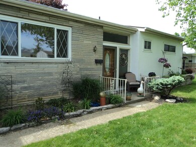 921 Miriam Dr E, Columbus, OH 43204 - photo 2