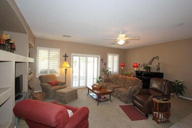 LARGE GREAT ROOM FOR ENTERTAINING