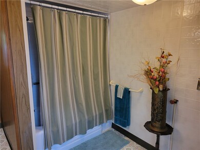 28 Mumford St, Coventry, RI 02816 - photo 3