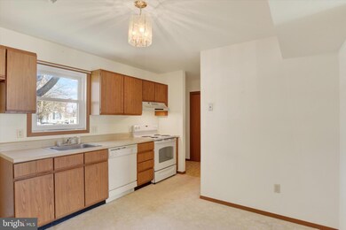 781 N Chestnut St, Palmyra, PA 17078 - photo 5