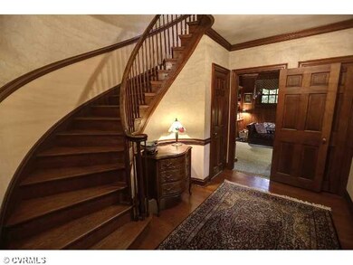 Foyer - Curved Stairway