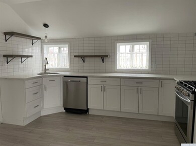 502 Warren St unit C, Hudson, NY 12534 - photo 3