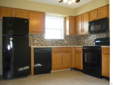 105 Vista Dr, Forks Township, PA 18040 - photo 6