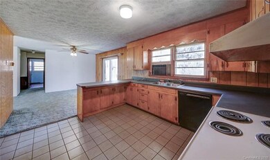 406 Wakefield Dr, Hendersonville, NC 28792 - photo 6