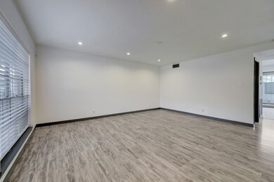 6326 Chevy Chase Dr unit 13, Houston, TX 77057 - photo 2