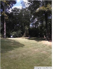Beautiful Flat back yard!