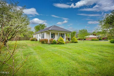 706 Hiwassee Hill Dr, Johnson City, TN 37601 - photo 3