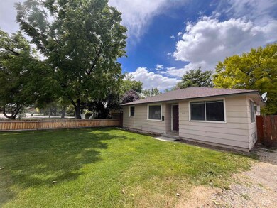 411 Garland St, Nampa, ID 83686 - photo 2