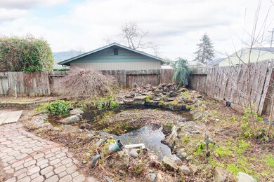 426 NE 12th St, Grants Pass, OR 97526 - photo 2