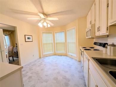 3707 Foxborough Terrace NE unit B, Cedar Rapids, IA 52402 - photo 6