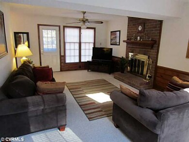 Den/Family/Great Room - Spacious Family Room featu