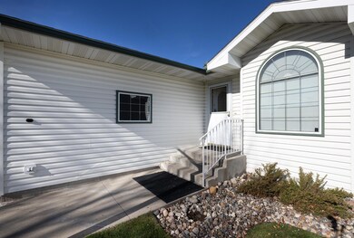 816 Lakeridge Place, West Fargo, ND 58078 - photo 2