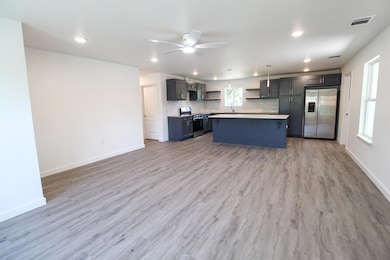 1100 Monte Vista Dr, Lockhart, TX 78644 - photo 5