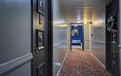 Hall- Foyer