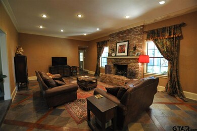 909 Colonial Cir, Tyler, TX 75701 - photo 4