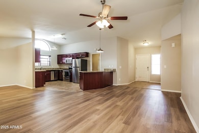 4-photo-Living-Room-2670131a-9f8a-4f44-a