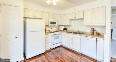 2712 Thornbrook Ct, Odenton, MD 21113 - photo 5