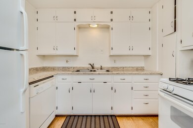 BRIGHT KITCHEN