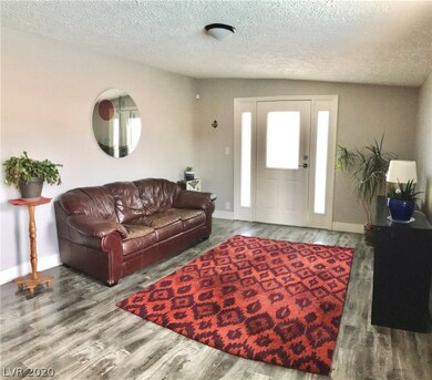 1933 Golden Arrow Dr, Las Vegas, NV 89169 - photo 5