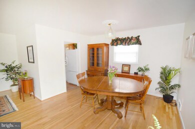 9314 Santayana Dr, Fairfax, VA 22031 - photo 6