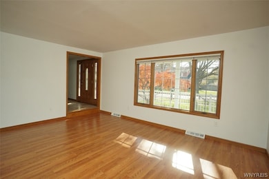 976 Thomas Fox Dr E, North Tonawanda, NY 14120 - photo 7