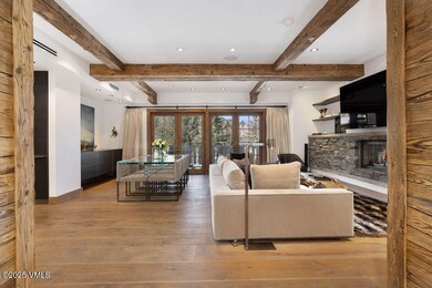 2504_one_willow_bridge_26_interior_livin