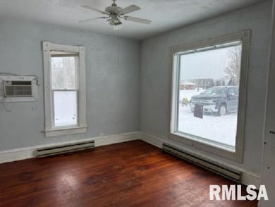 305 N Fulton St, Payson, IL 62360 - photo 5