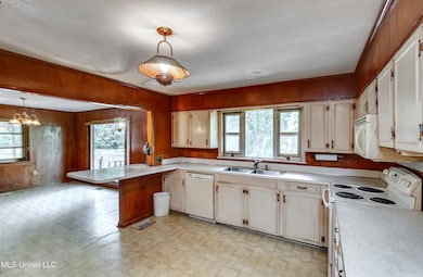 415 Sylvan Trail, Jackson, MS 39209 - photo 4